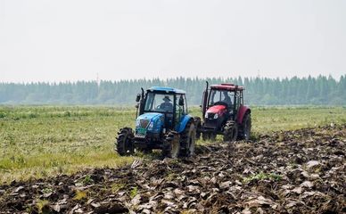 崇明 繃緊糧食安全“責(zé)任弦”，多措并舉守好“米袋子”——施肥機(jī)械助力現(xiàn)代農(nóng)業(yè)升級